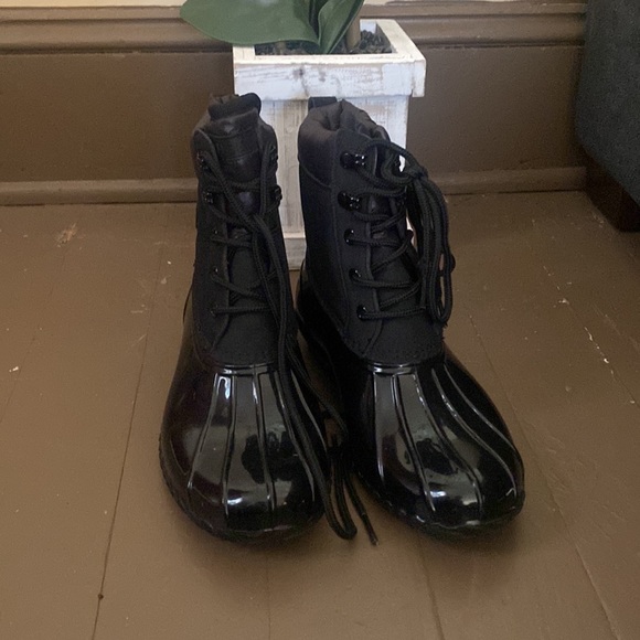 HILFIGER boot like new - Picture 2 of 3